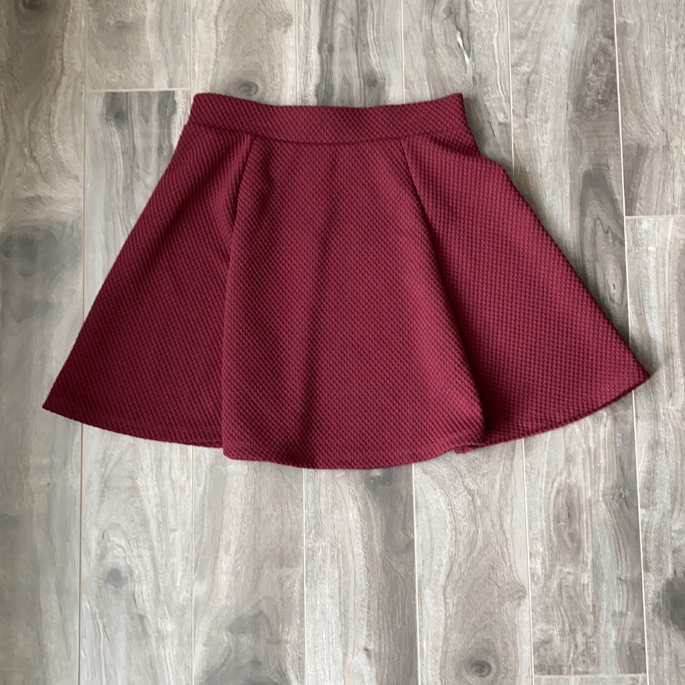 Women’s H&M flare burgundy skirt